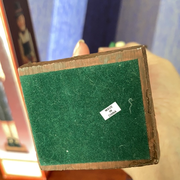 Vintage Pilgrim Collectible Windsor Collection TG figurine - Picture 6 of 6